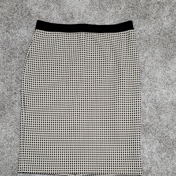 Chic Black and Tan Pencil Skirt - Picture 1 of 3